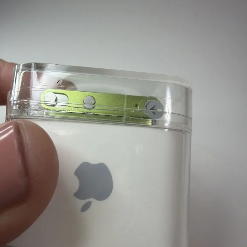 Apple iPod Shuffle 4th Generation (2 GB) Green New & Factory Sealed Model A1373